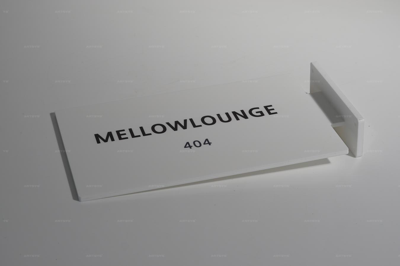 아트시스의 화이트 아크릴로 제작된 MELLOWLOUNGE 404 안내판